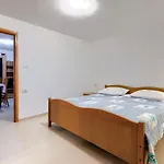 Apartamento Vesela-4 By Interhome *